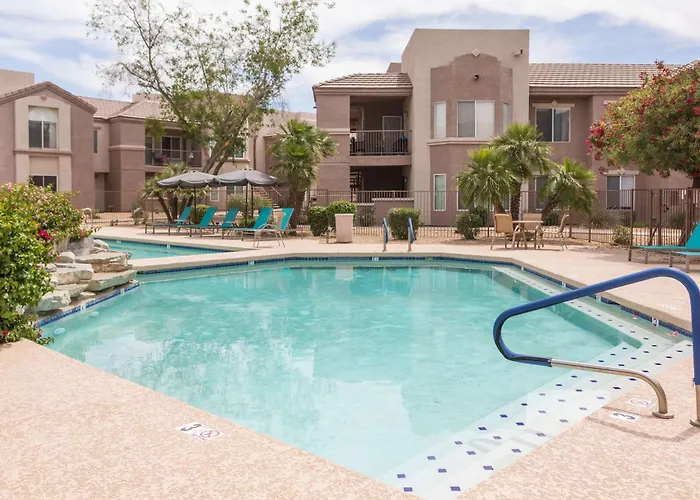 Modern 2br Retreat With Pool Gym & Balcony Holiday home Phoenix