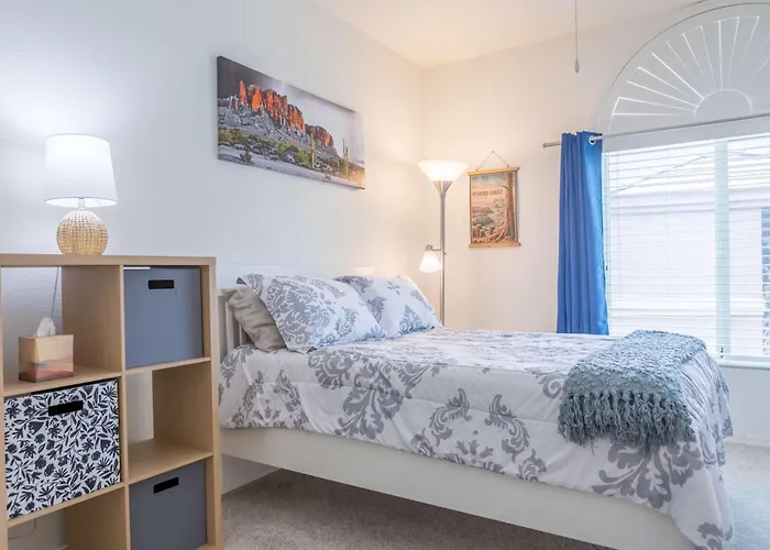 Modern 2br Retreat With Pool Gym & Balcony Holiday home *