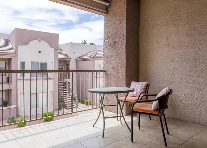 Modern 2br Retreat With Pool Gym & Balcony *
