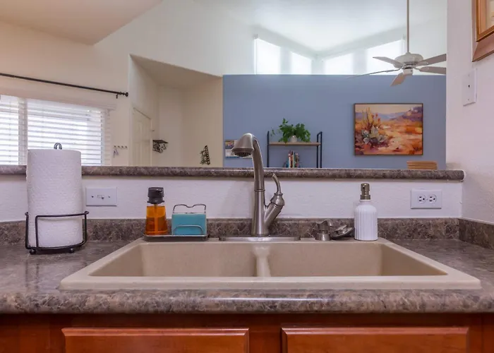 Modern 2br Retreat With Pool Gym & Balcony *