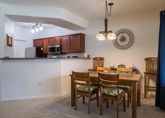 Modern 2br Retreat With Pool Gym & Balcony * Phoenix