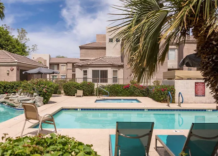 Modern 2br Retreat With Pool Gym & Balcony * Phoenix